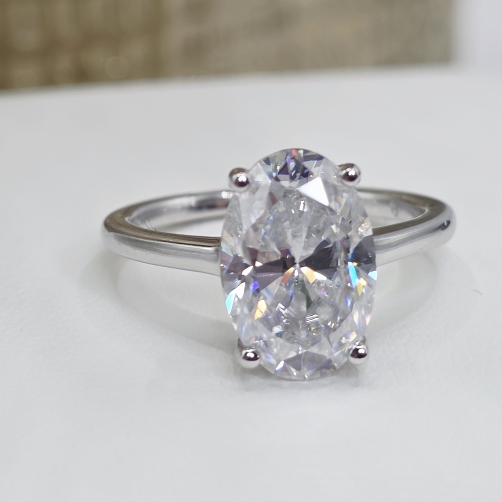 4CWT oval-cut moissanite Engagement Ring . S925 Solid Silver